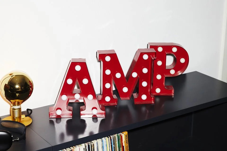 Michele Arnese e amp: "Creiamo DNA sonori per le aziende" Michele Arnese e amp: "Creiamo DNA sonori per le aziende"